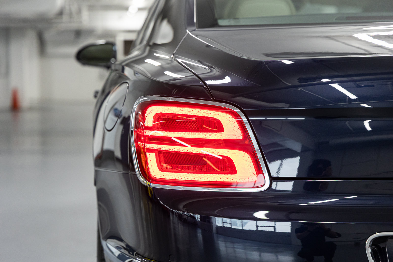 Certified 2026 Bentley Flying Spur V8 AWD/4WD image 19