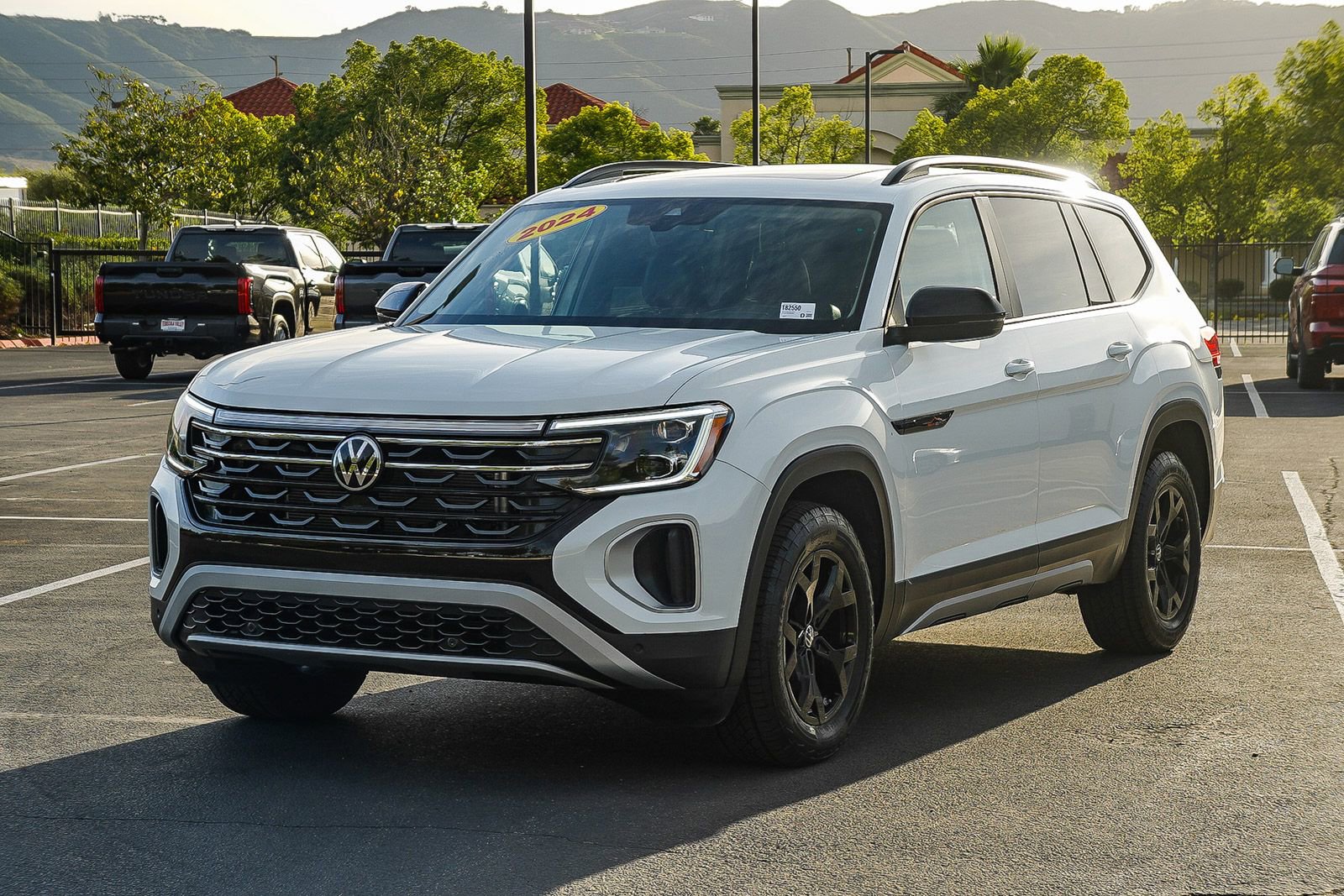 Used 2024 Volkswagen Atlas Peak Edition SEL AWD/4WD image 3