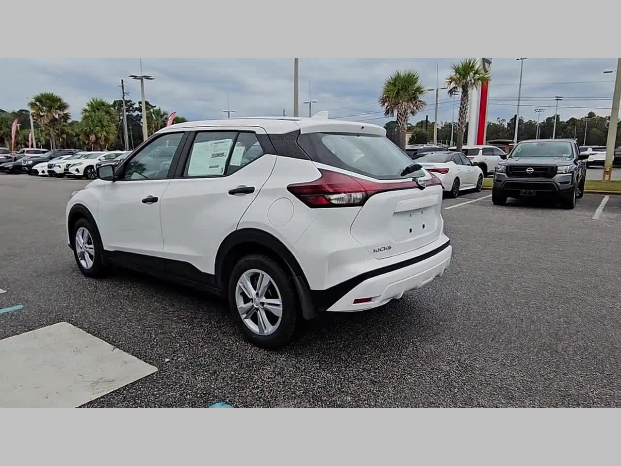 New 2025 Nissan Kicks Play S image 31