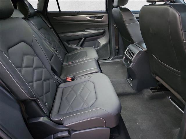 Used 2025 Volkswagen Atlas Cross Sport SE image 20