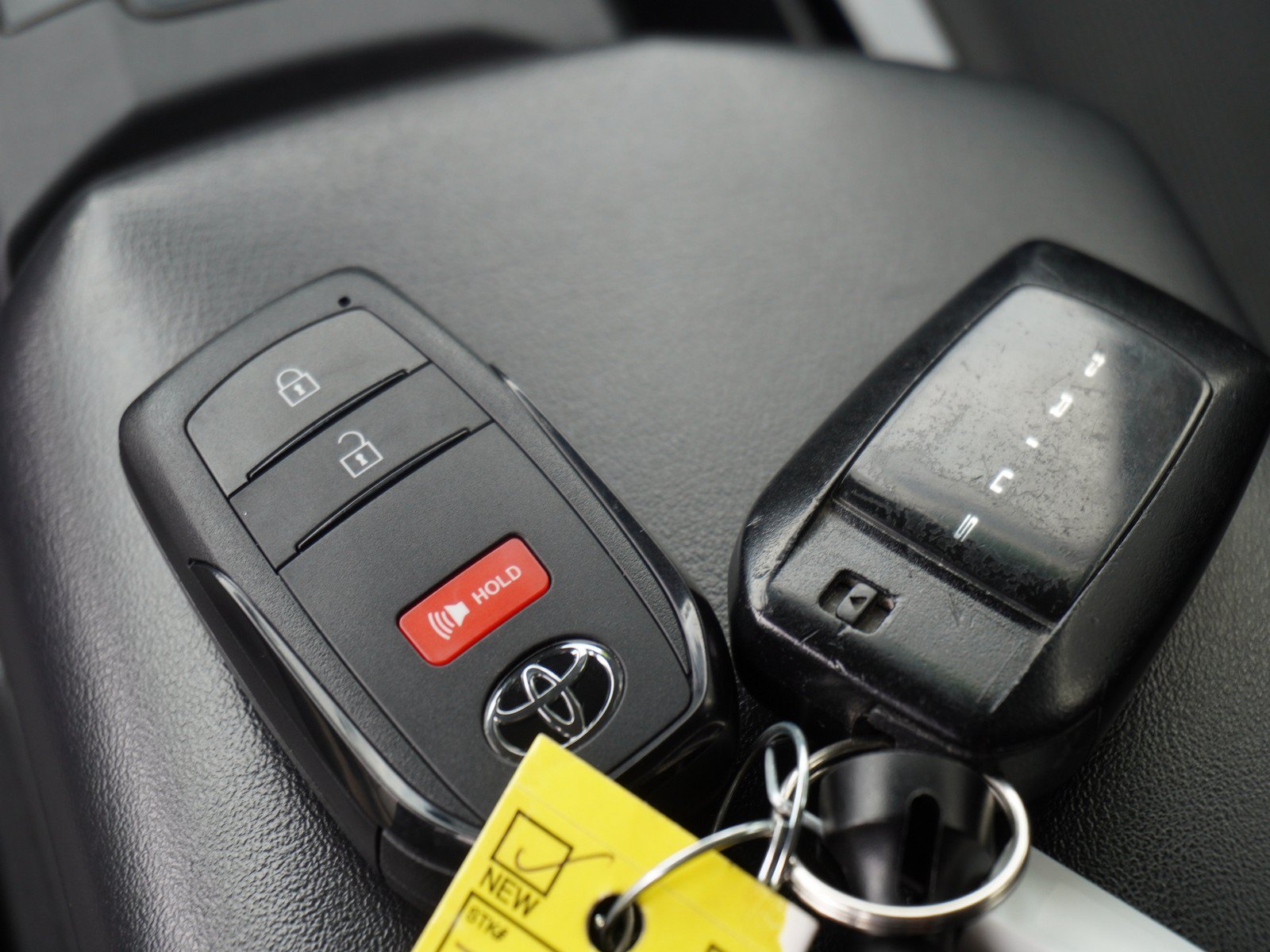 Used 2023 Toyota Prius LE FWD image 17