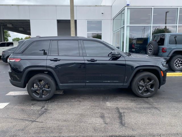 Used 2023 Jeep Grand Cherokee Altitude AWD/4WD image 11