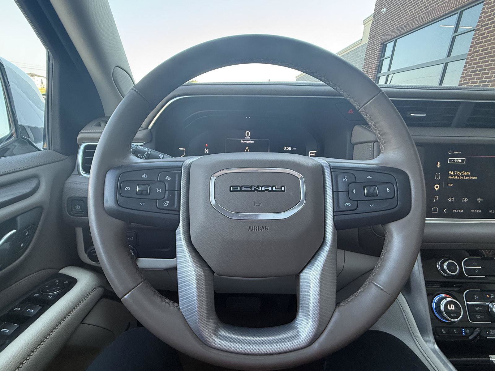 Used 2023 GMC Yukon XL Denali AWD/4WD image 12