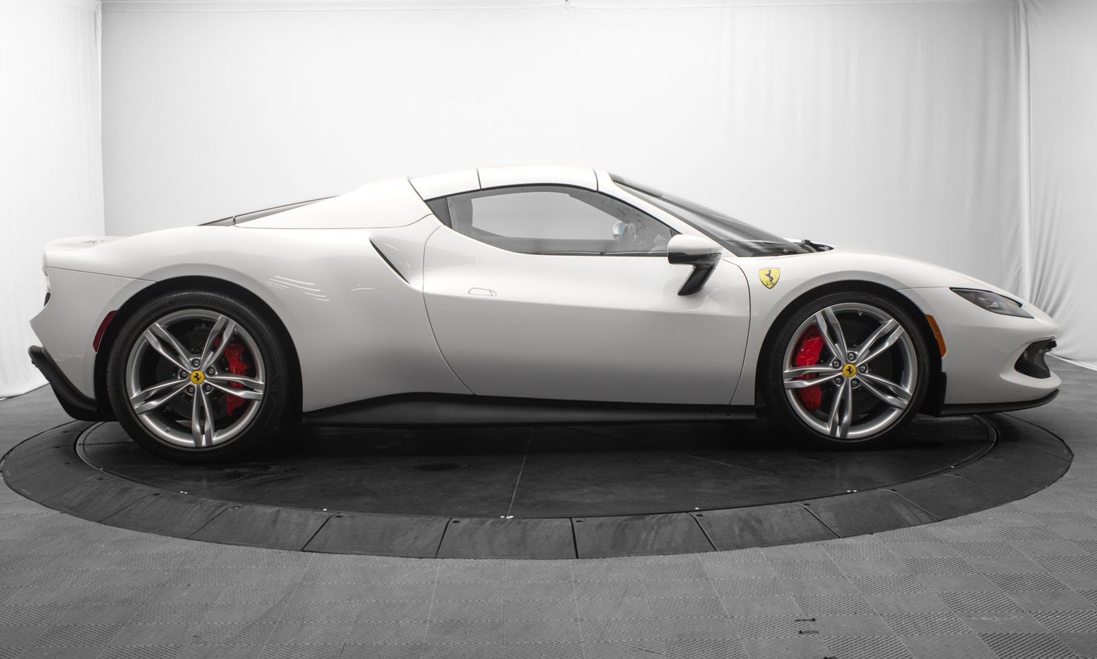 Used 2025 Ferrari 296 GTS RWD image 10