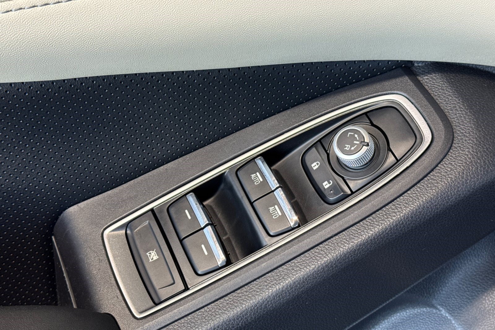 Used 2019 Subaru Ascent Limited AWD/4WD image 14