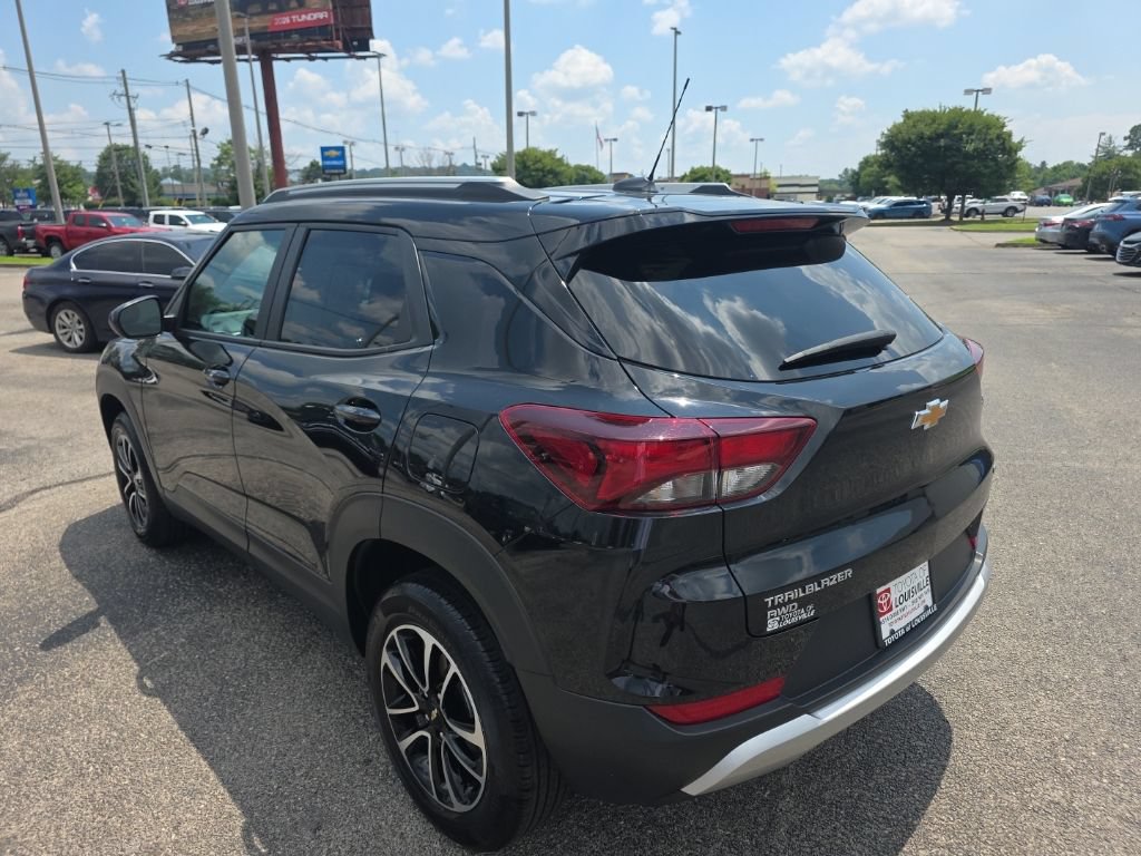 Used 2025 Chevrolet TrailBlazer LT AWD/4WD image 6