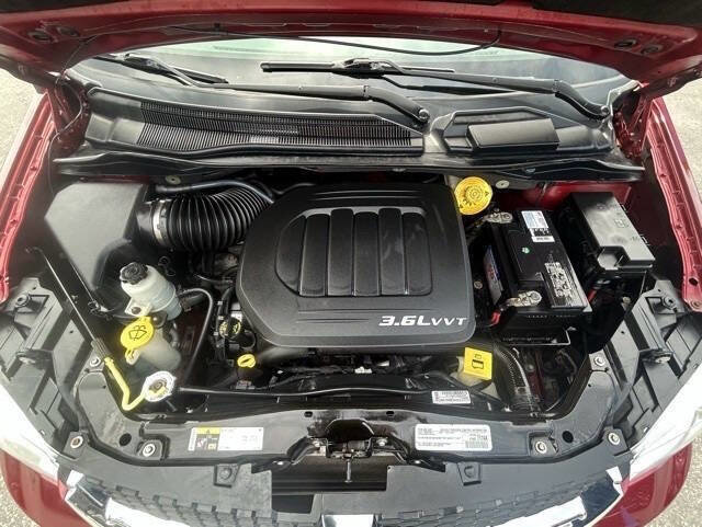 Used 2015 Dodge Grand Caravan American Value Package w/ UConnect Hands-Free Group image 2