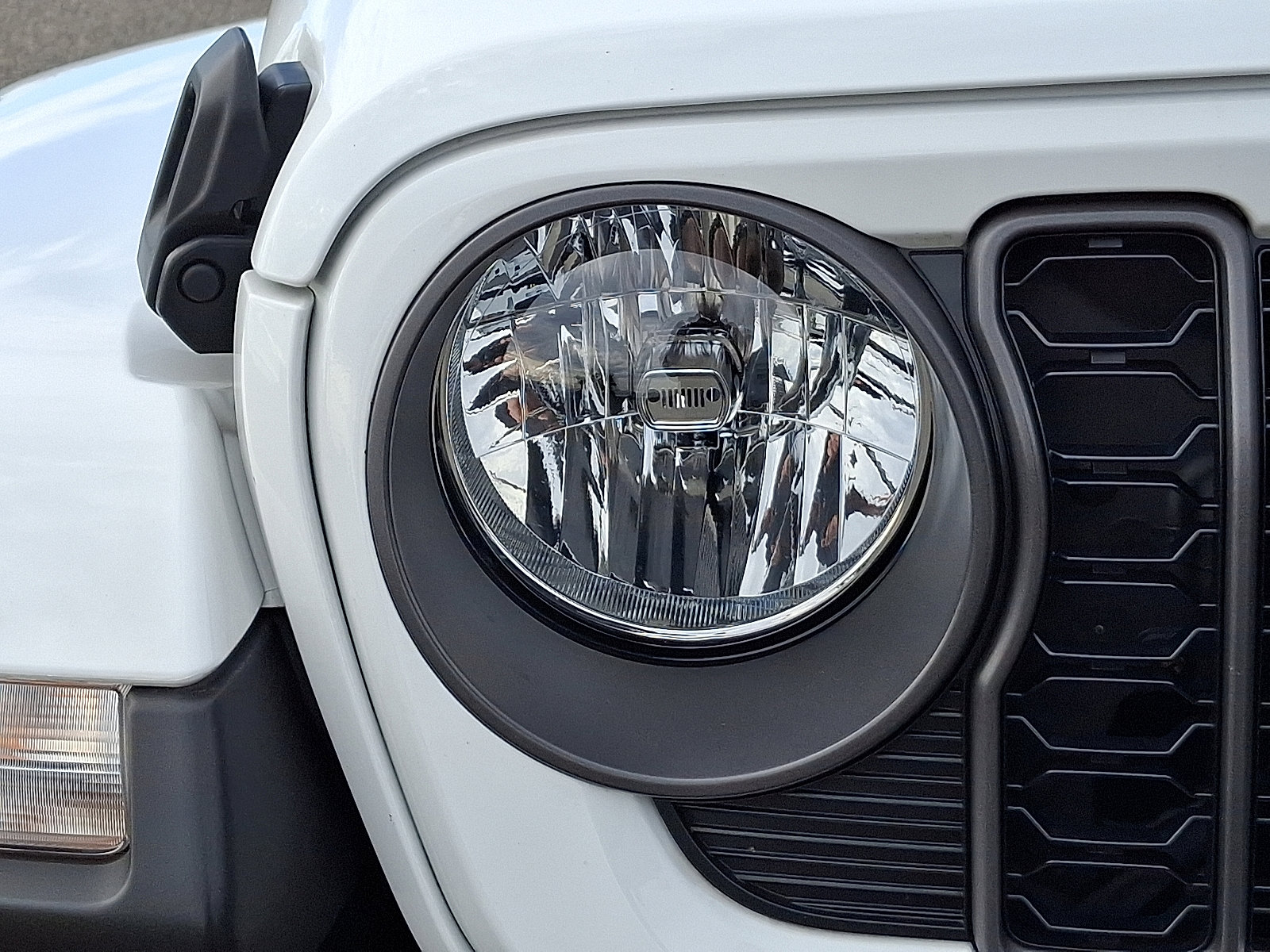 Certified 2024 Jeep Gladiator Sport image 9