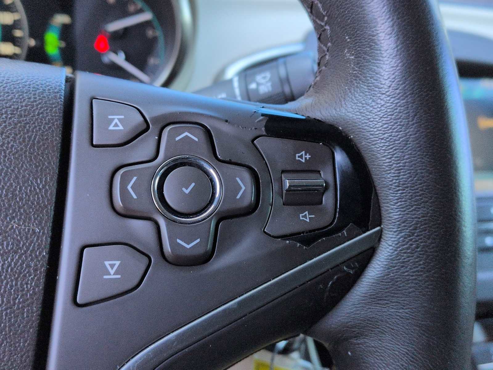 Used 2015 Buick LaCrosse image 24