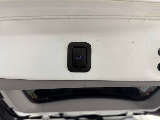 Used 2018 Toyota Highlander Limited AWD/4WD image 10