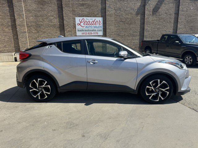 Used 2019 Toyota C-HR XLE FWD image 2
