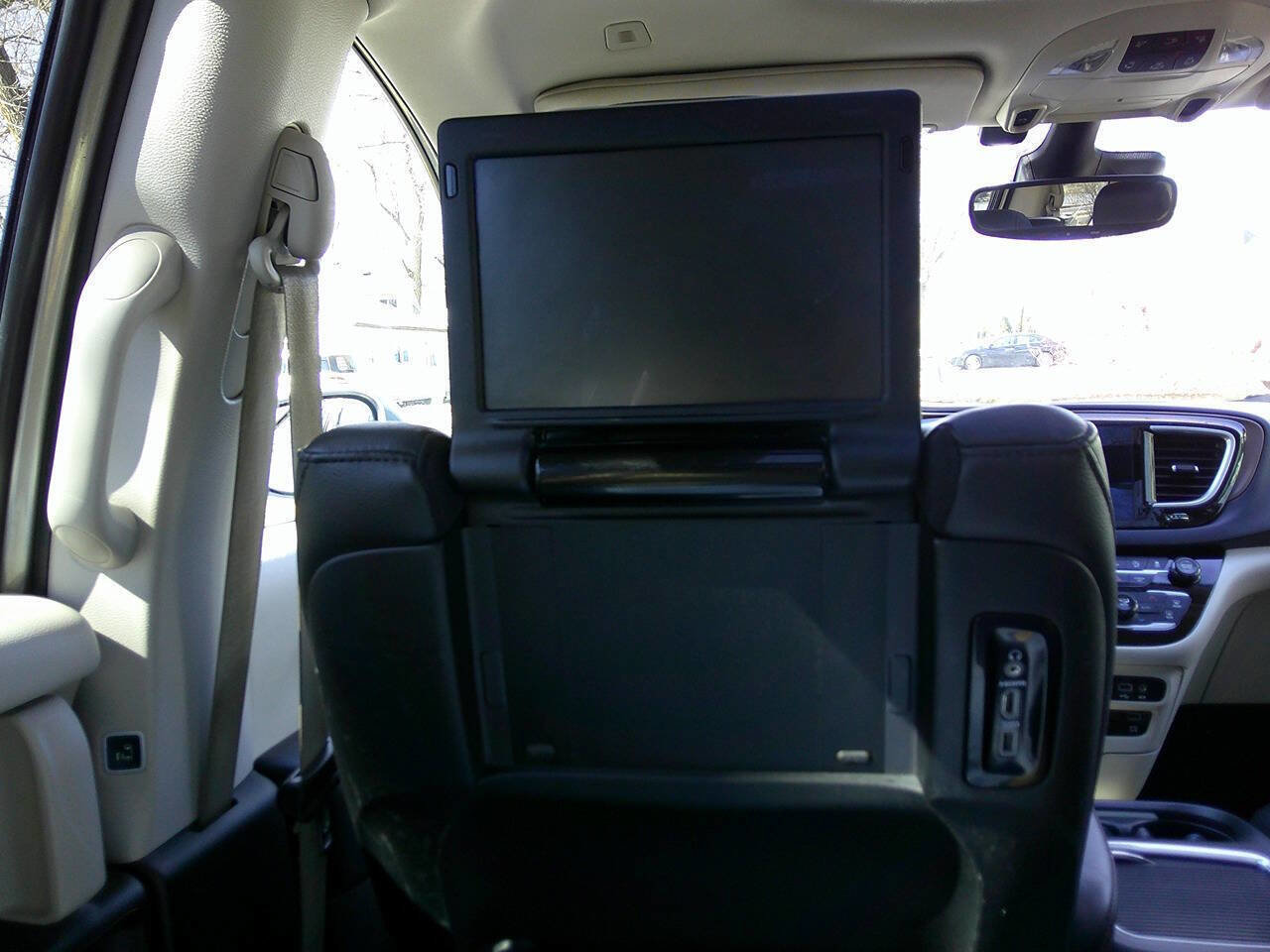 Used 2018 Chrysler Pacifica Touring-L Plus w/ Advanced Safetytec Group image 15