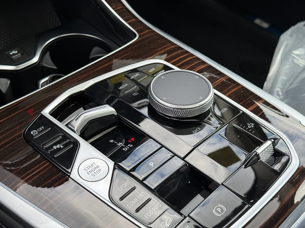 New 2027 BMW X7 xDrive40i AWD/4WD image 16