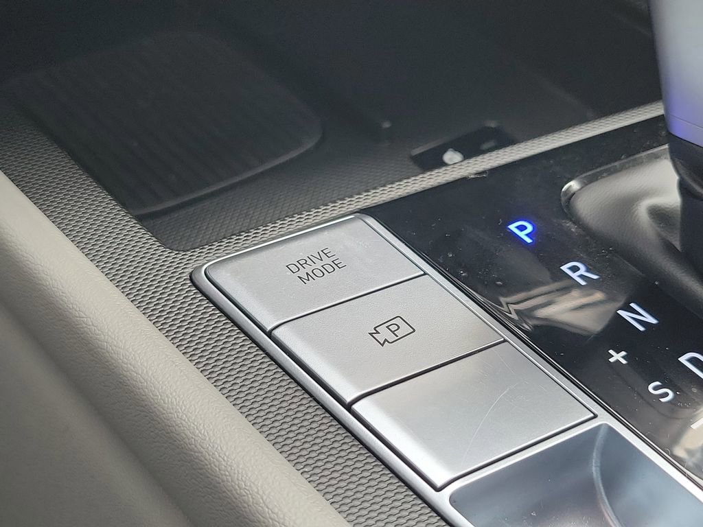 Used 2025 Hyundai Elantra SEL FWD image 32