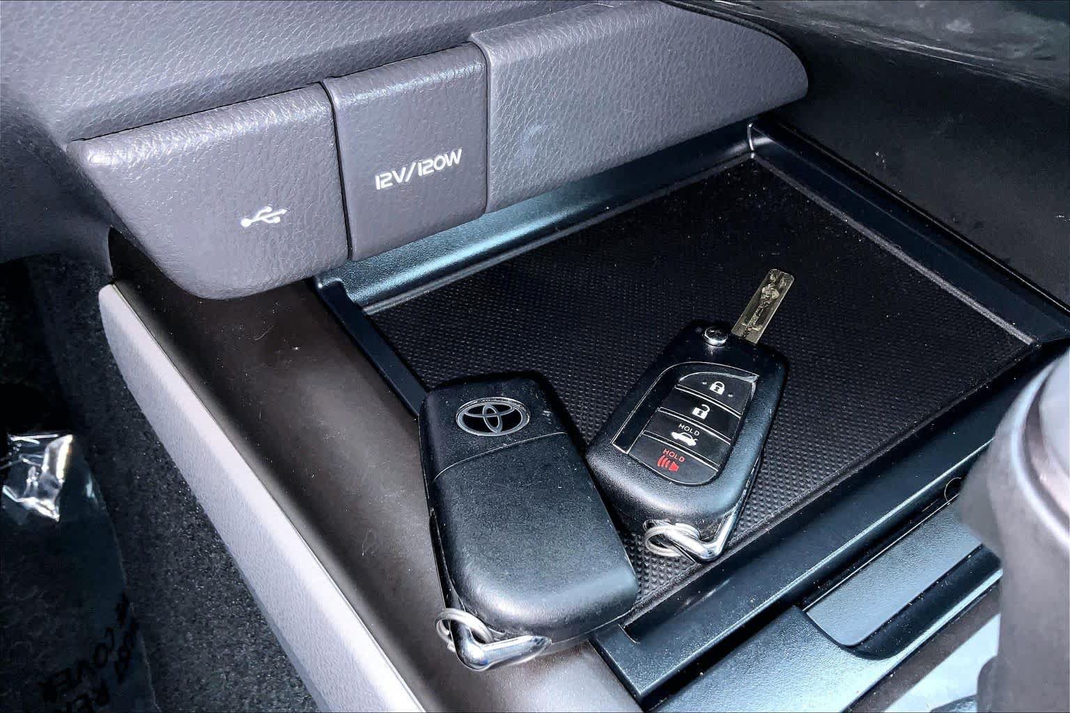 Used 2023 Toyota Camry SE FWD image 15