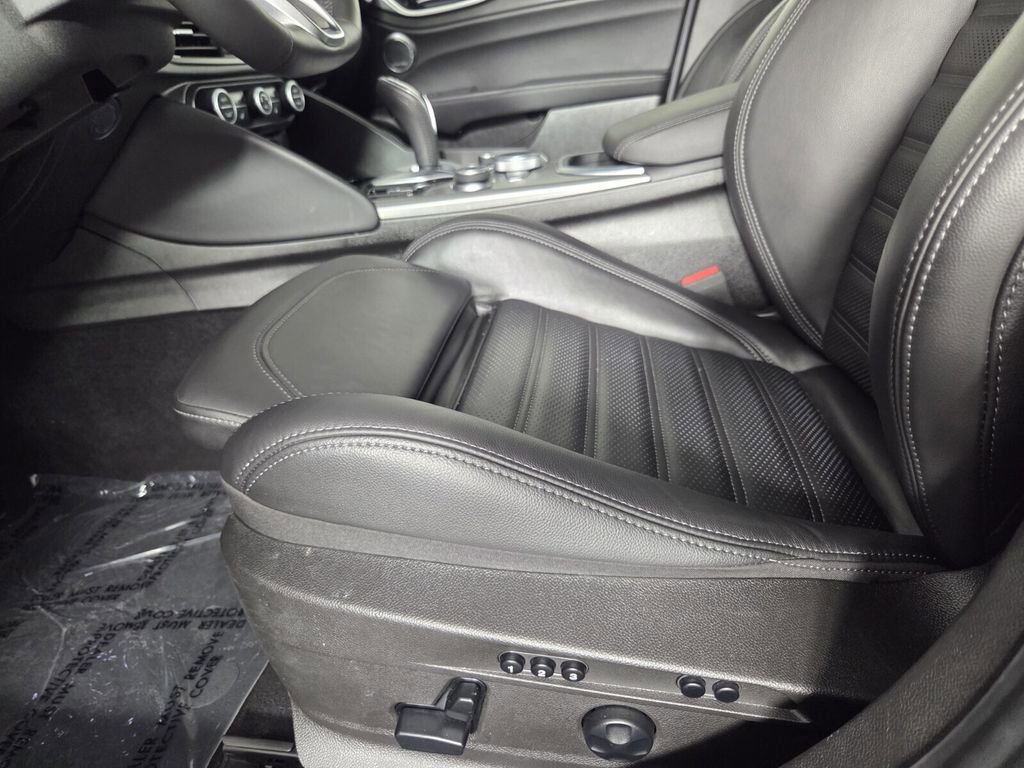 Used 2024 Alfa Romeo Giulia Veloce image 13