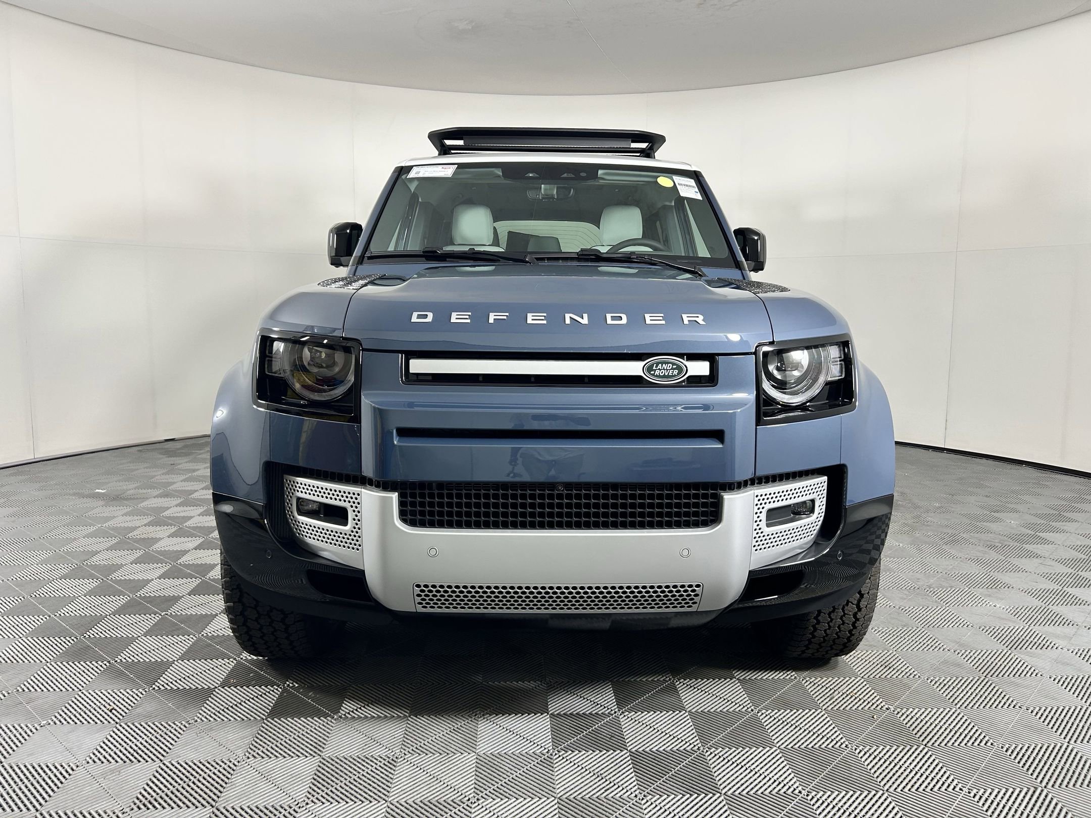 New 2025 Land Rover Defender 110 S image 4