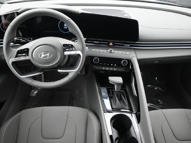 Certified 2025 Hyundai Elantra SEL FWD image 13
