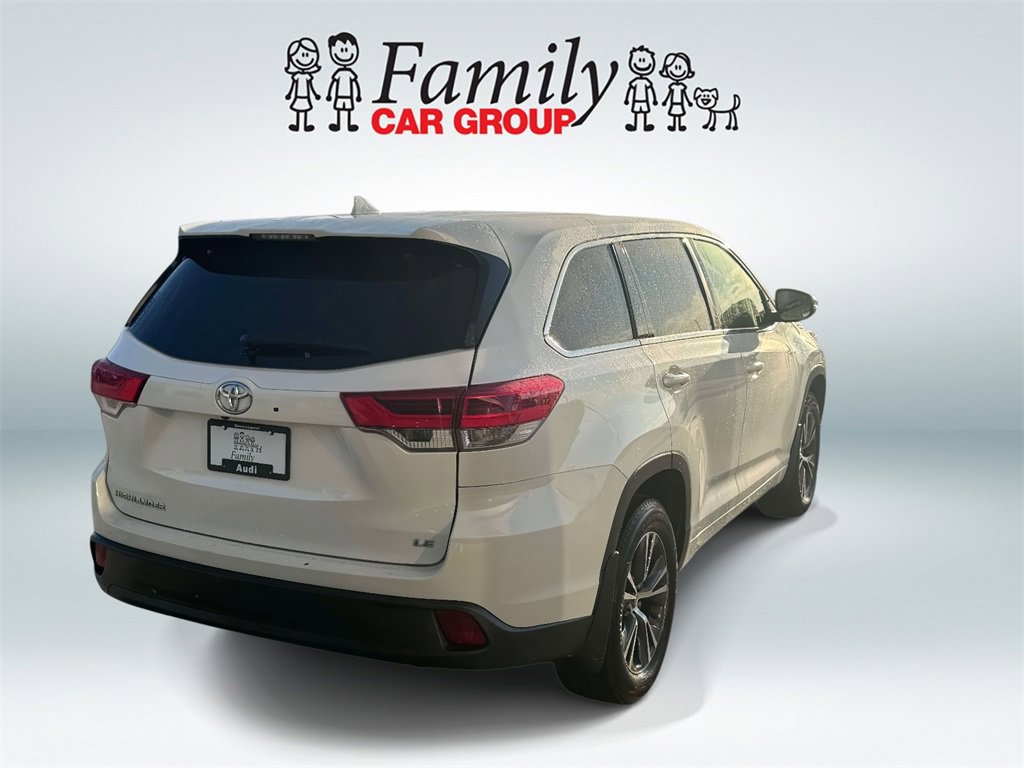 Used 2018 Toyota Highlander LE image 3