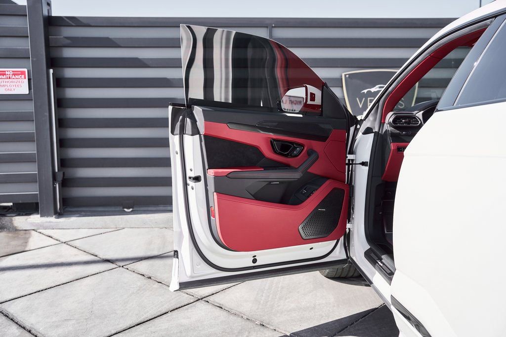 Used 2024 Lamborghini Urus S image 31