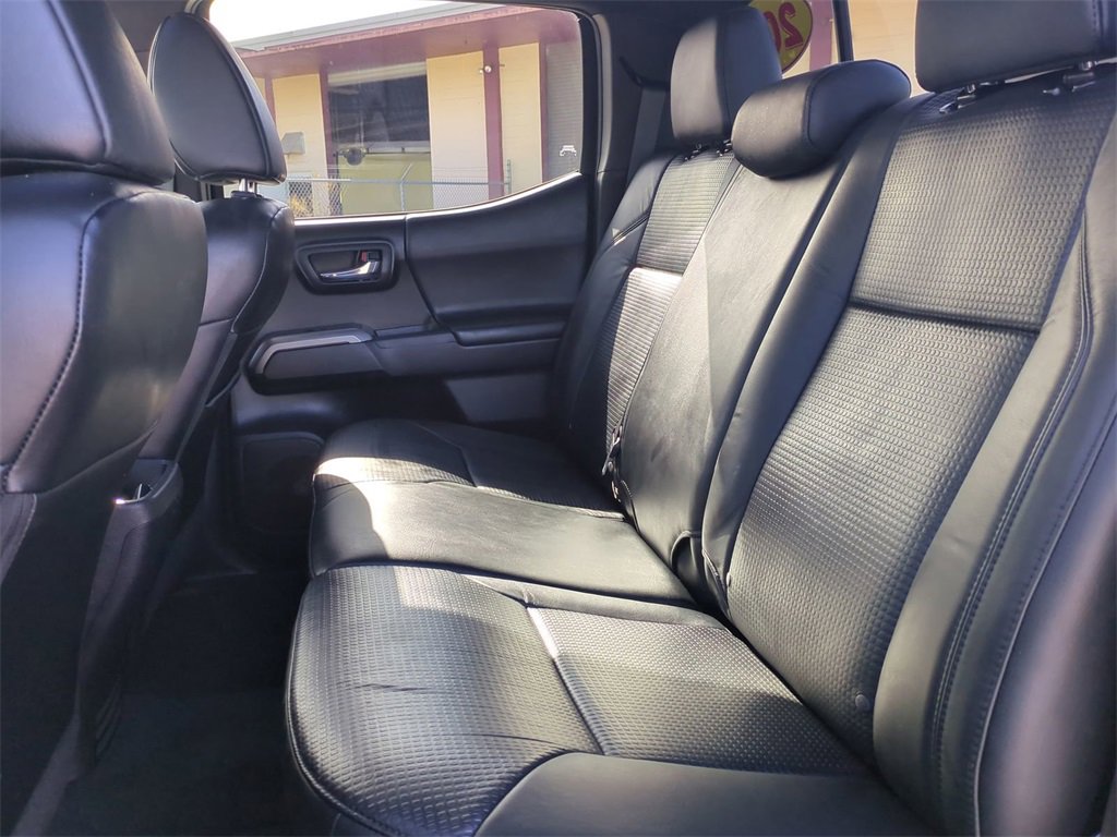 Used 2020 Toyota Tacoma Limited image 15