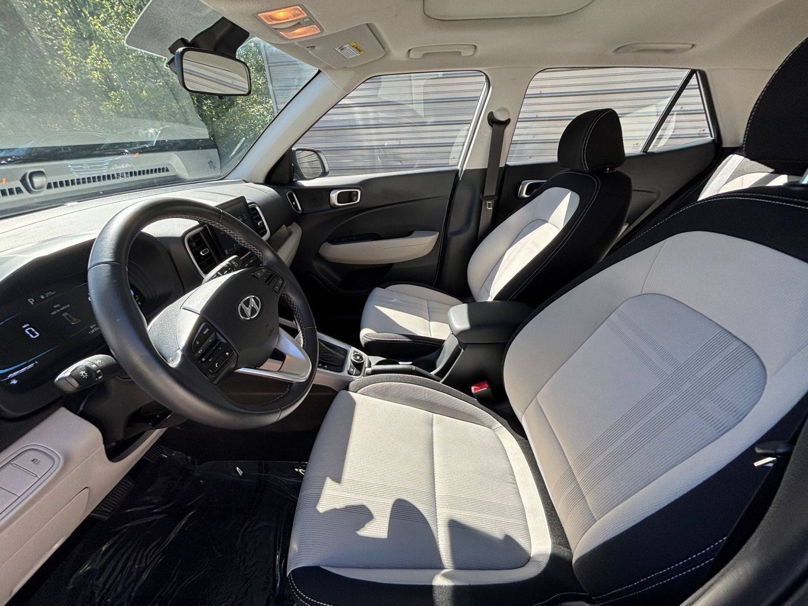 Used 2026 Hyundai Venue SEL FWD image 32