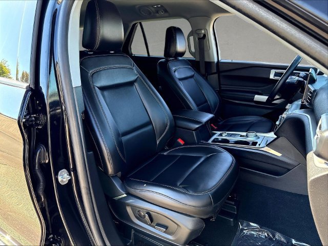 Certified 2023 Ford Explorer XLT w/ Equipment Group 202A AWD/4WD image 33