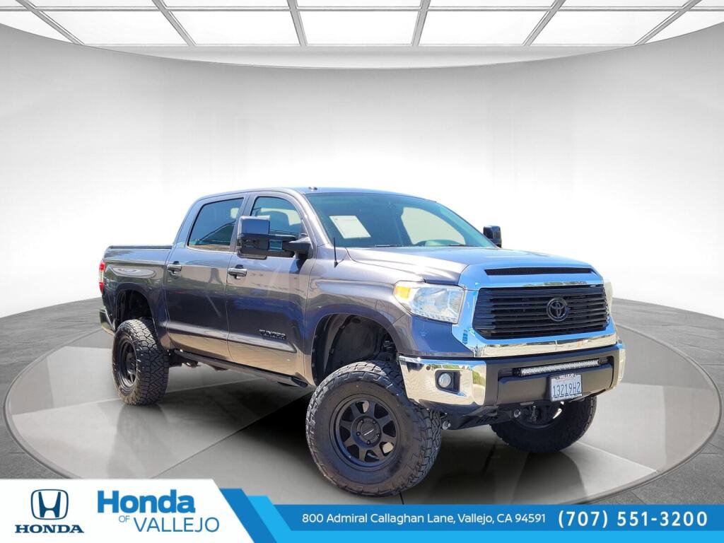 Used 2017 Toyota Tundra Limited w/ Limited Premium Package AWD/4WD image 1