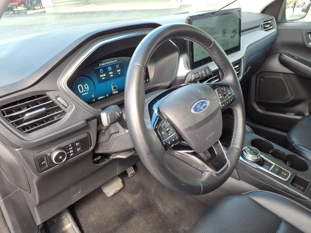 Used 2025 Ford Escape Platinum AWD/4WD image 18