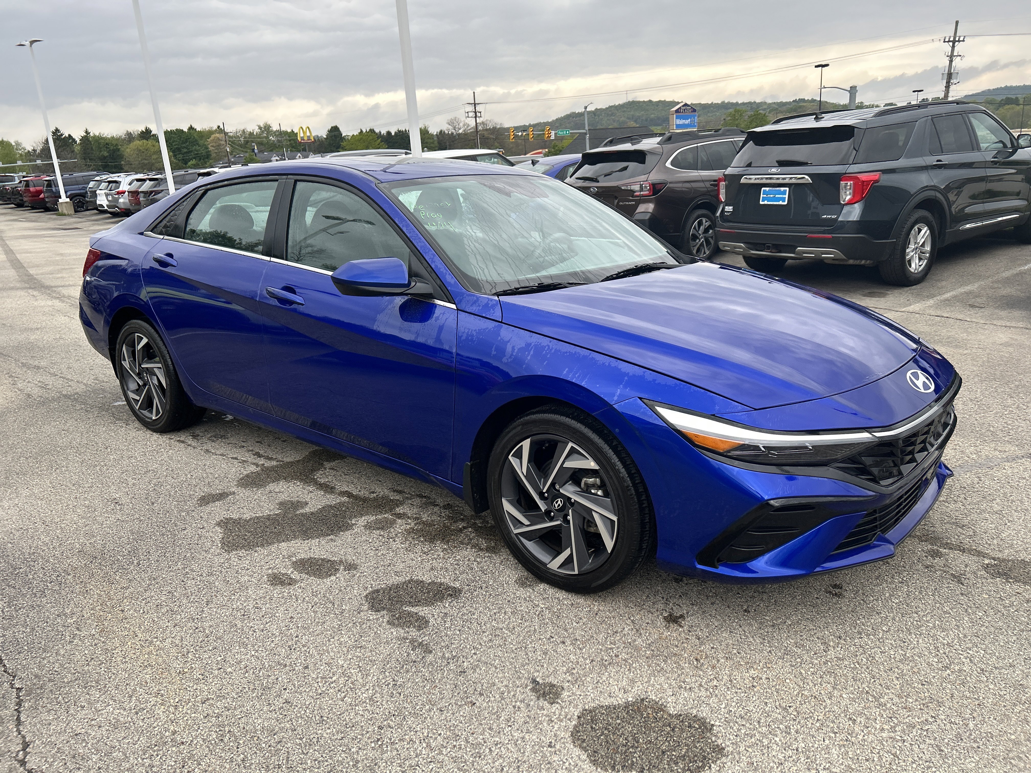 Used 2025 Hyundai Elantra SEL FWD image 2