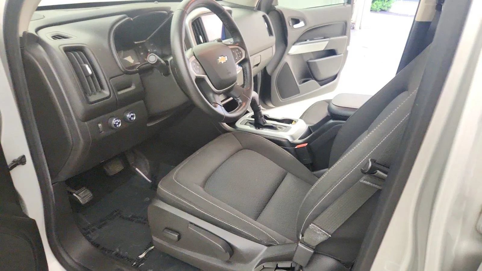 Used 2017 Chevrolet Colorado LT w/ LT Convenience Package AWD/4WD image 14