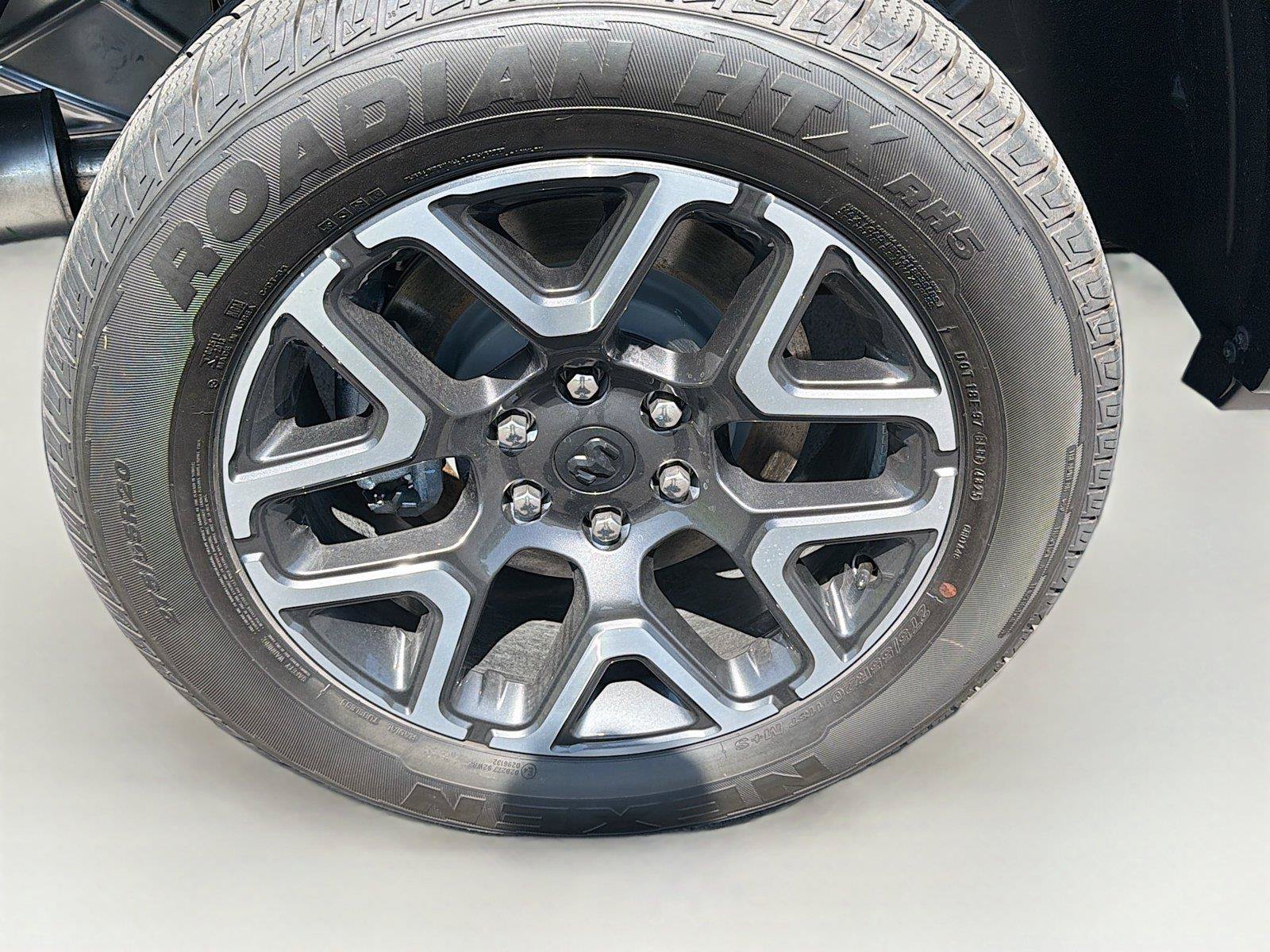 New 2026 RAM 1500 Laramie AWD/4WD image 34