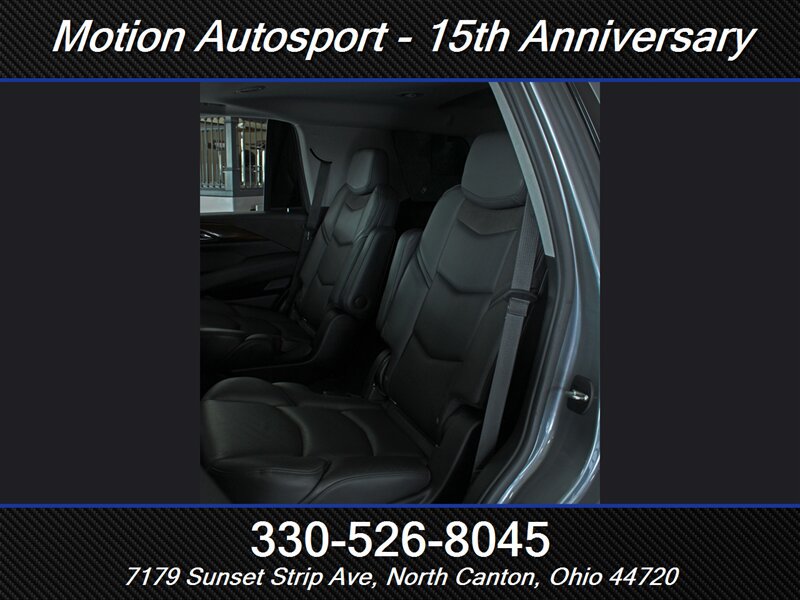 Used 2020 Cadillac Escalade Luxury w/ Escalade Sport Edition AWD/4WD image 29