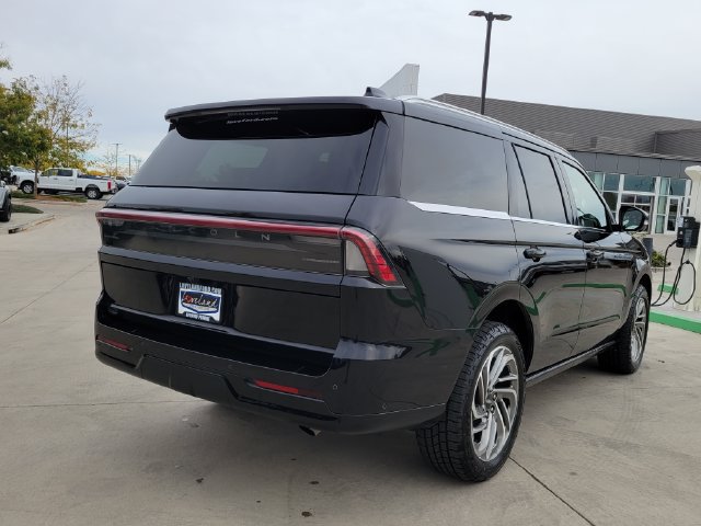 Certified 2025 Lincoln Navigator Reserve AWD/4WD image 3