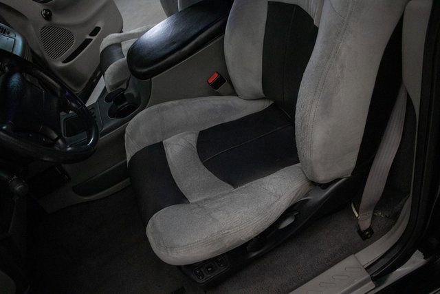 Used 2002 Ford F150 Lightning RWD image 24