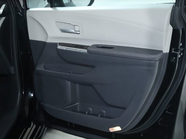 Used 2024 Toyota Sienna XLE image 22
