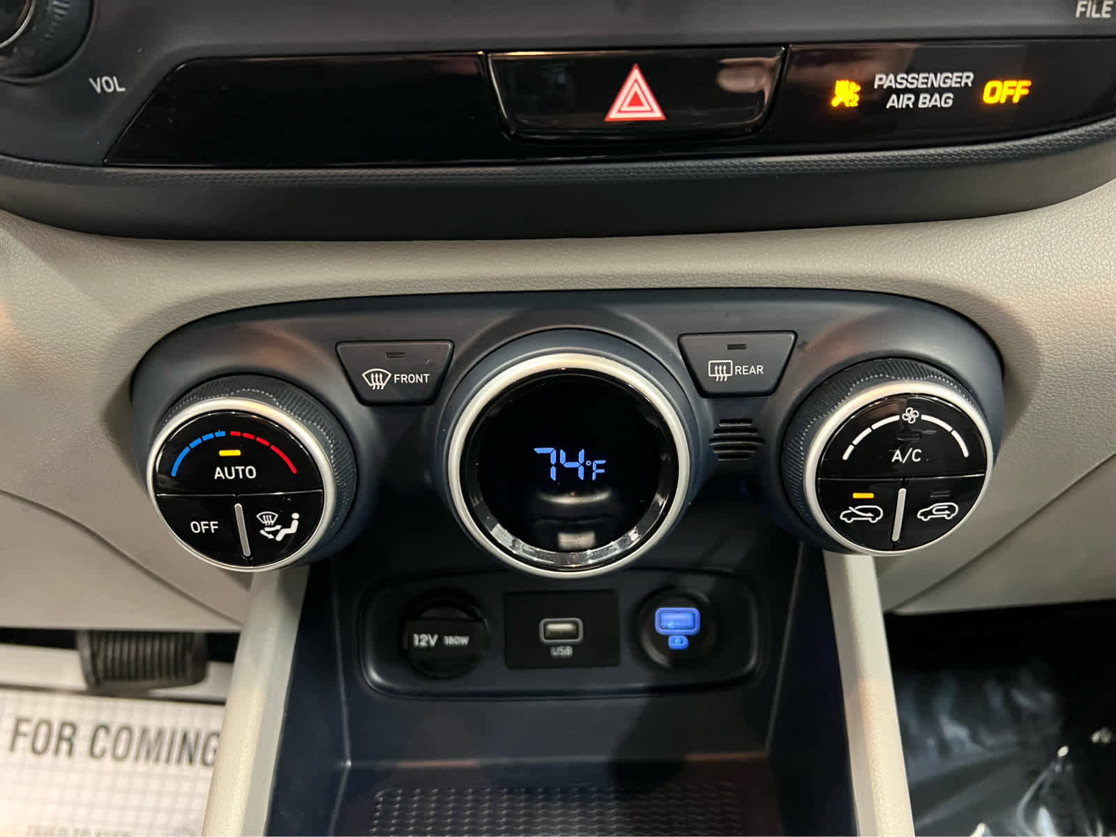 Used 2021 Hyundai Venue image 25