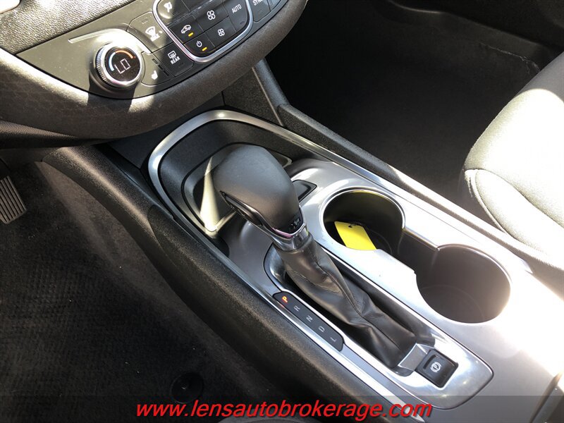 Used 2022 Chevrolet Malibu LT FWD image 15