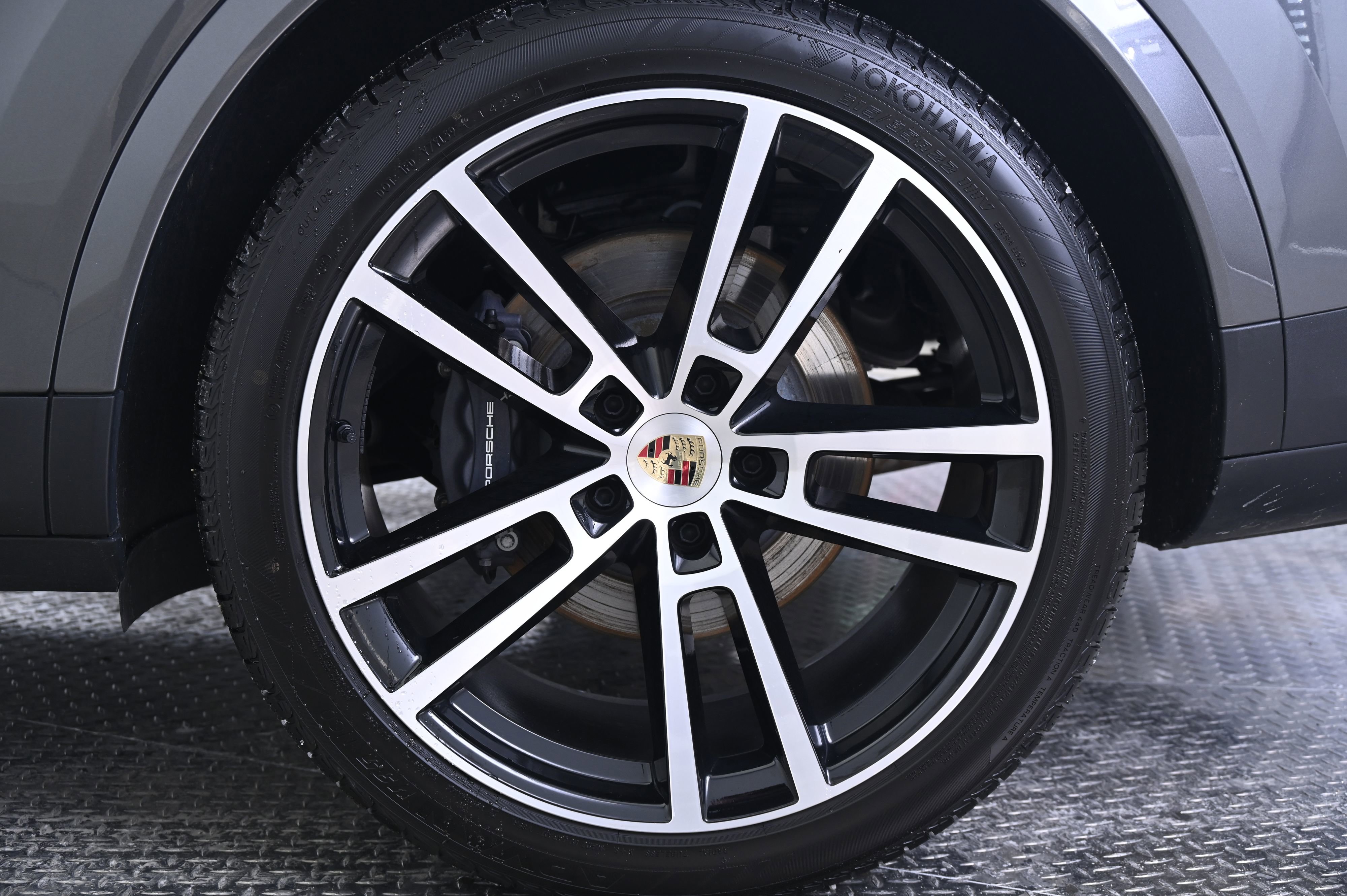 Certified 2024 Porsche Cayenne Coupe image 12