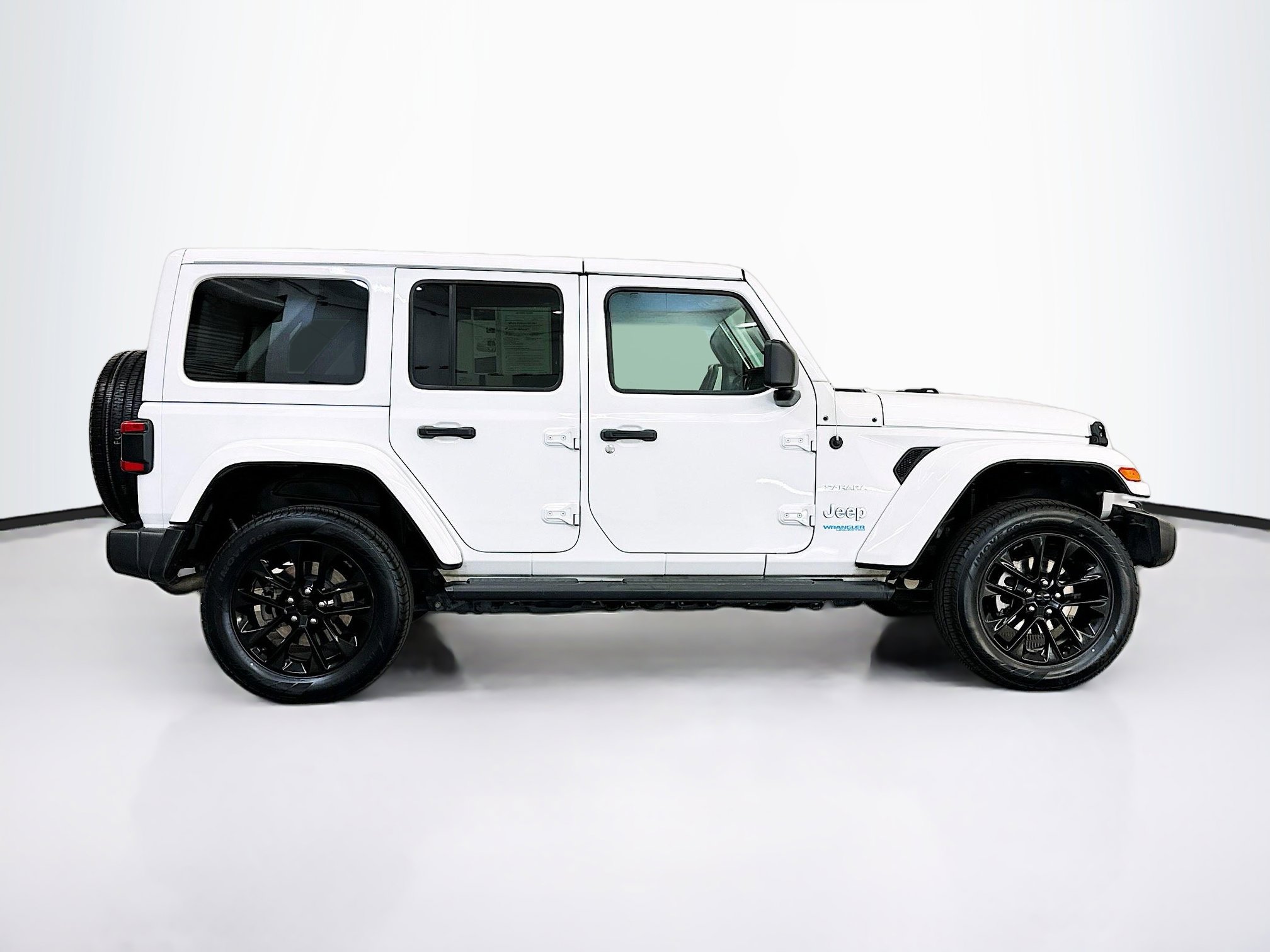 Used 2021 Jeep Wrangler Unlimited Sahara w/ Cold Weather Group AWD/4WD image 10