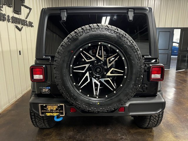 Used 2023 Jeep Wrangler Unlimited w/ Cold Weather Group image 9
