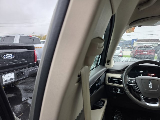 Used 2023 Lincoln Nautilus Reserve AWD/4WD image 32