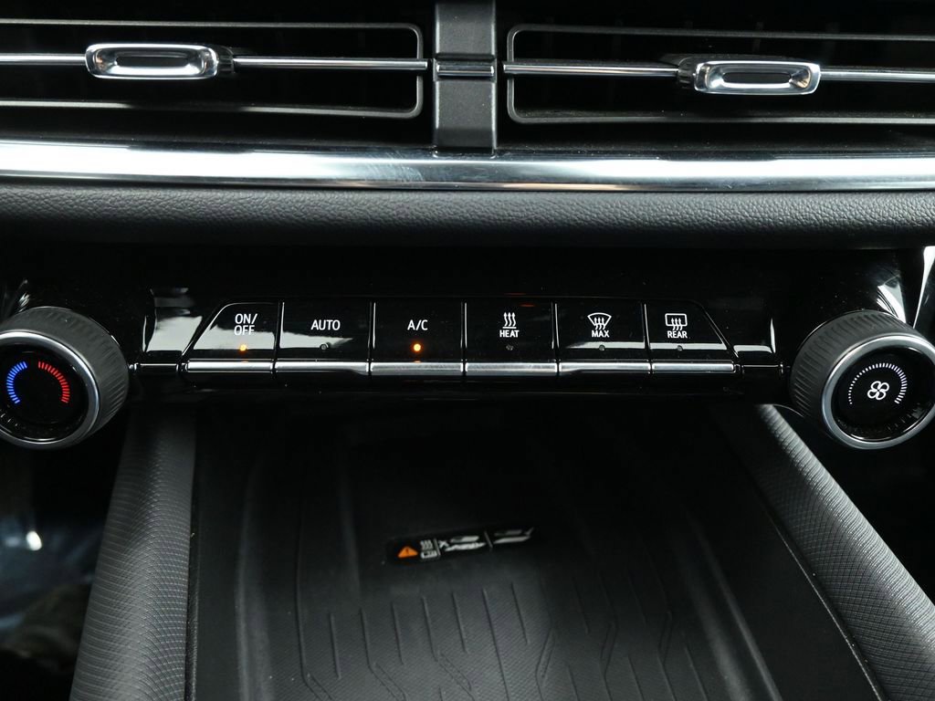 Used 2025 Chevrolet Equinox EV LT w/ Convenience Package image 9