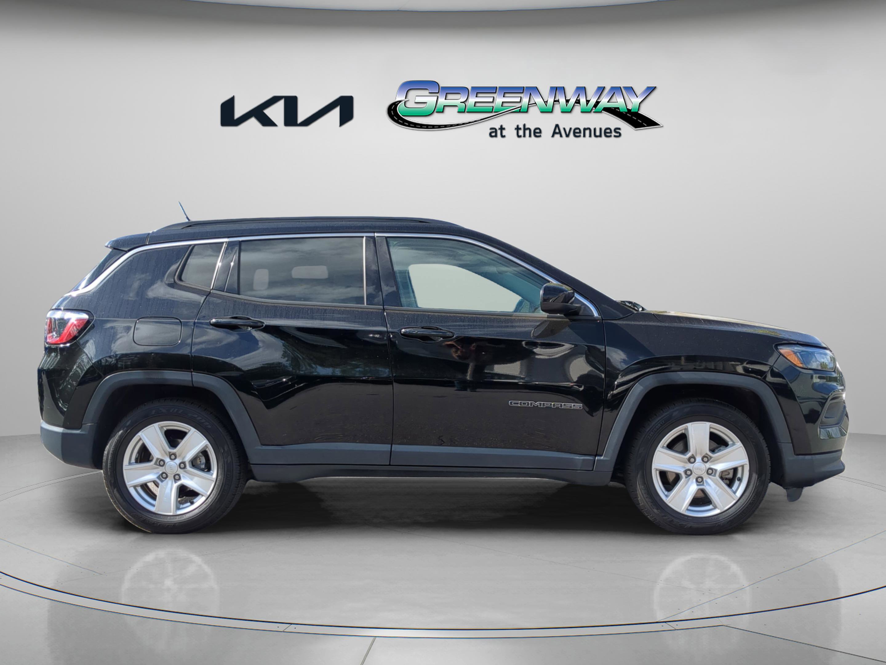 Used 2022 Jeep Compass Latitude w/ Convenience Group FWD image 8