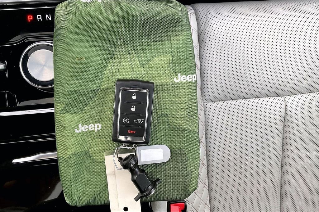 Used 2021 Jeep Grand Cherokee L Summit w/ Luxury Tech Group V image 10