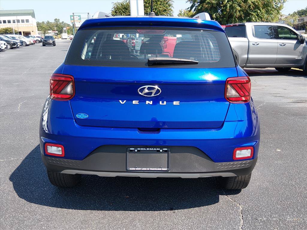 Used 2024 Hyundai Venue SEL FWD image 5