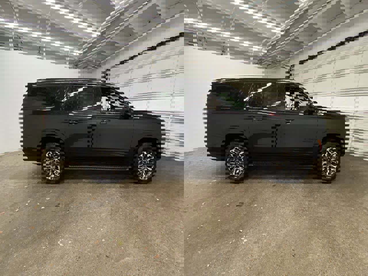 Used 2025 Chevrolet Suburban Z71 image 7