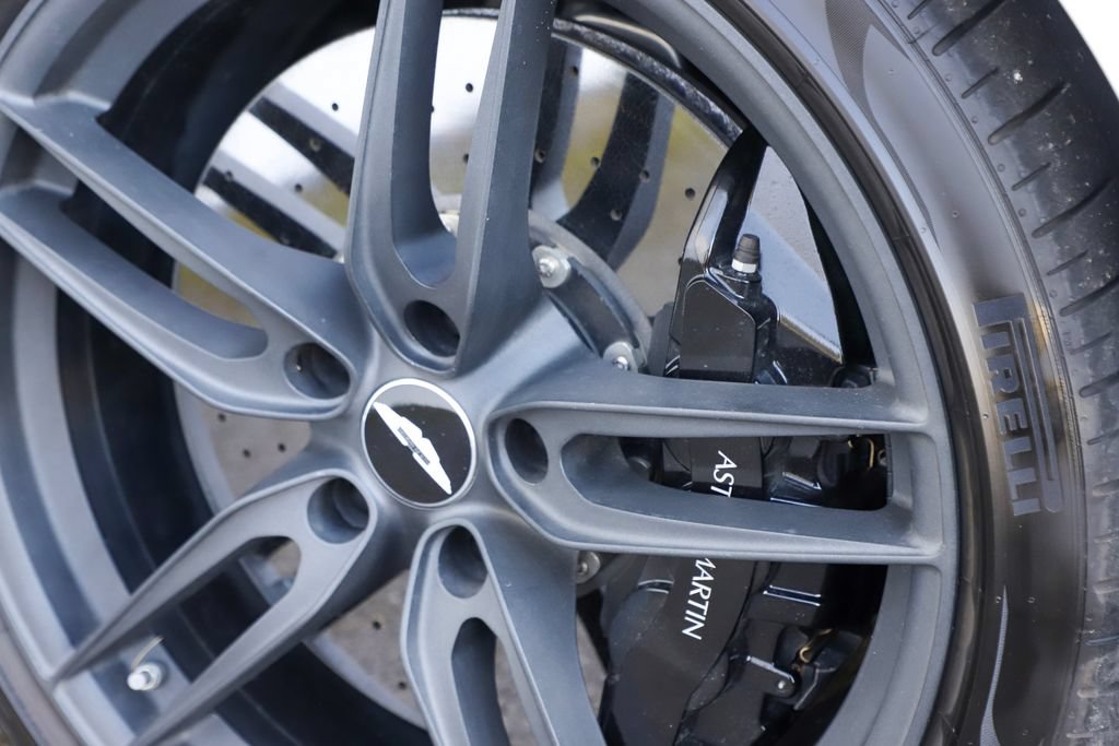 Used 2019 Aston Martin DBS Superleggera RWD image 15
