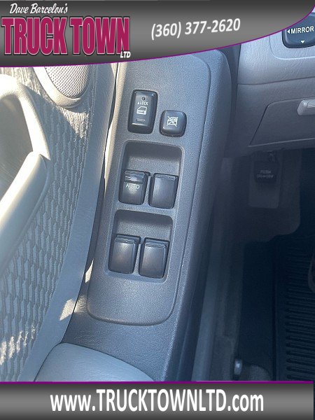 Used 2005 Toyota Highlander 2WD V6 w/ Appearance Pkg image 16