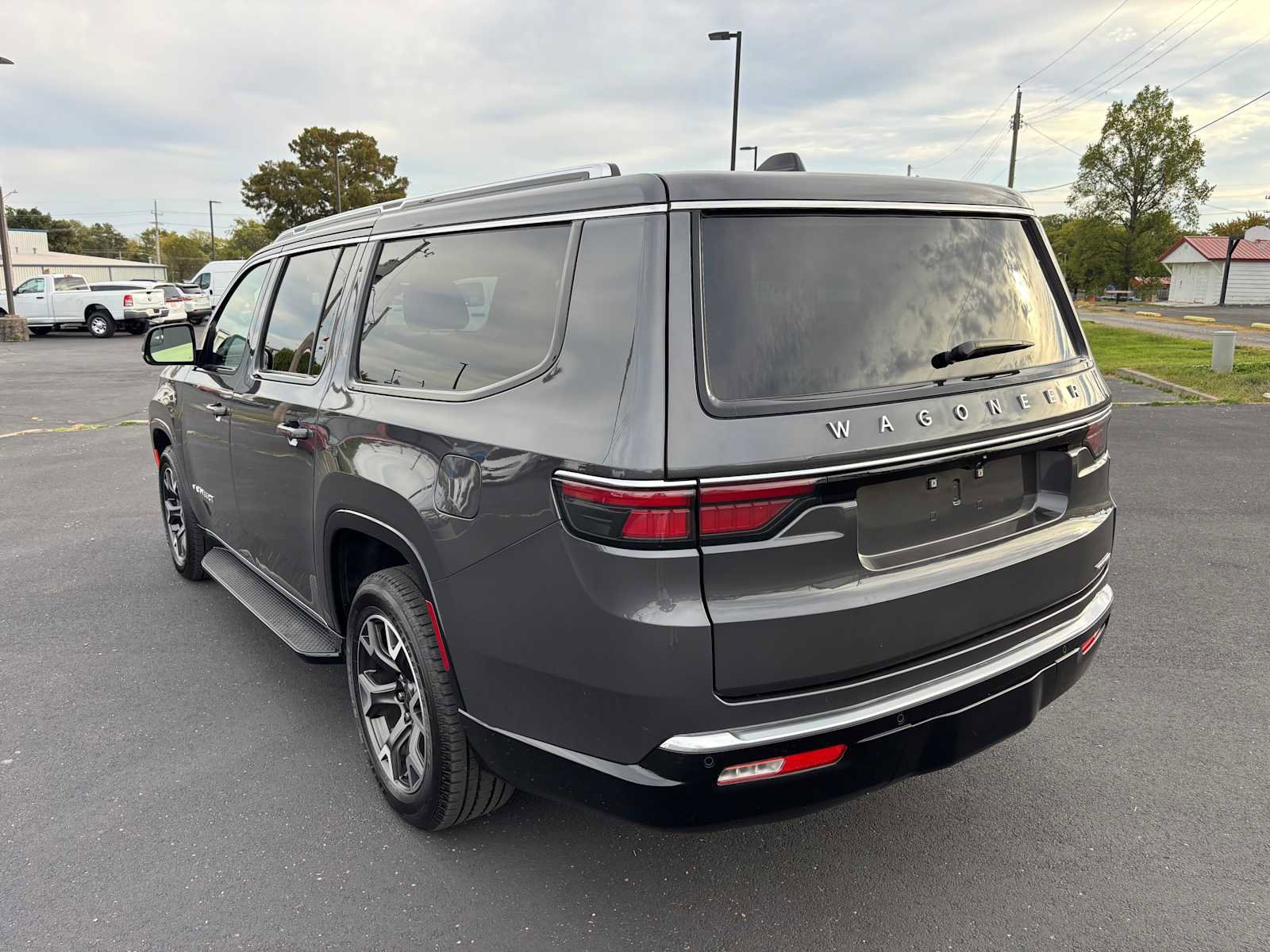 Certified 2024 Jeep Wagoneer L Series III w/ Flexible Seating Group image 7